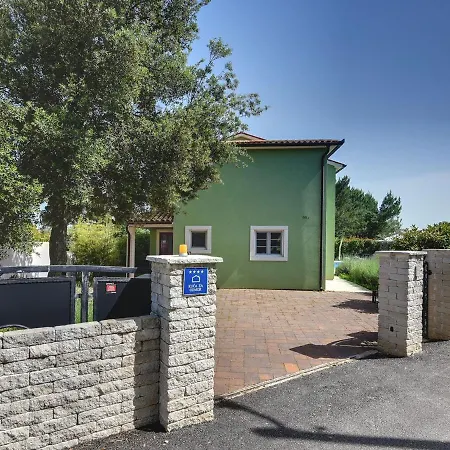With Swimming Pool And Jacuzzi Villa *